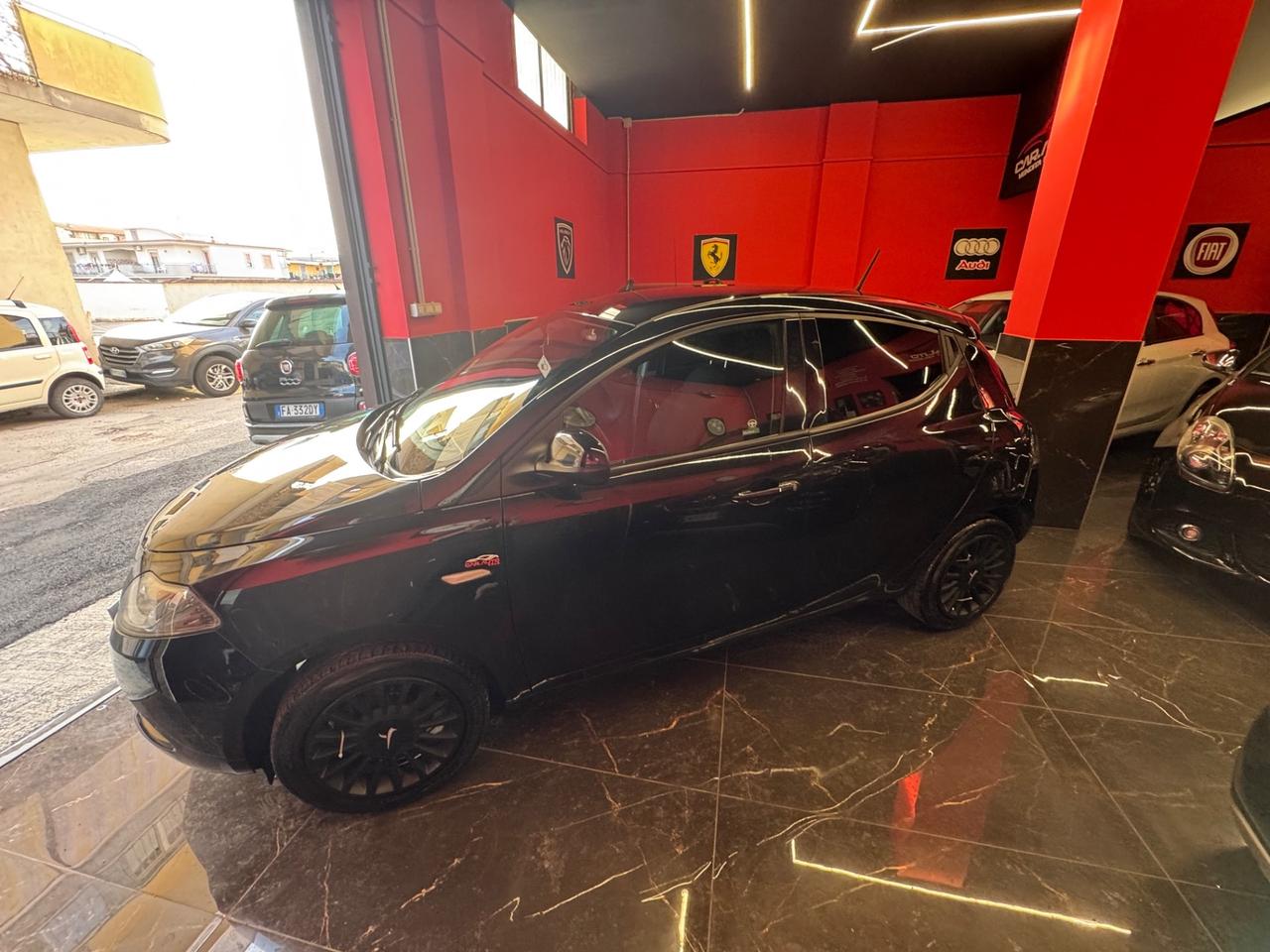 Lancia Ypsilon 1.2 69 CV 5 porte GPL Ecochic Black and Noir