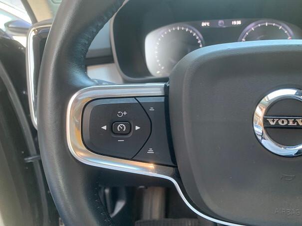 Volvo XC40 T2 Geartronic Momentum Pro