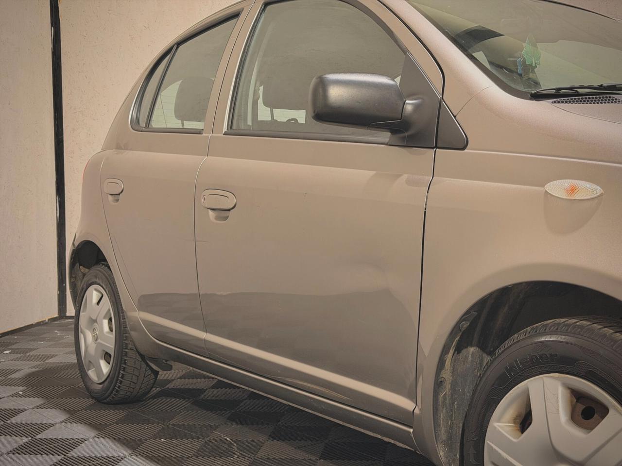 Toyota Yaris 1.0i 5 PORTE - UNICOPROPRIETARIO