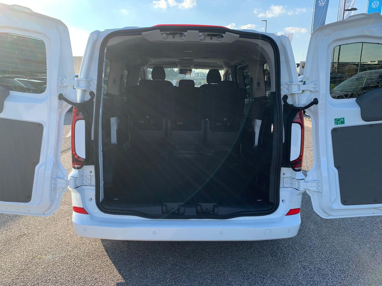 Volkswagen T7 Transporter t7 32 kombi 2.0 tdi 150cv l1