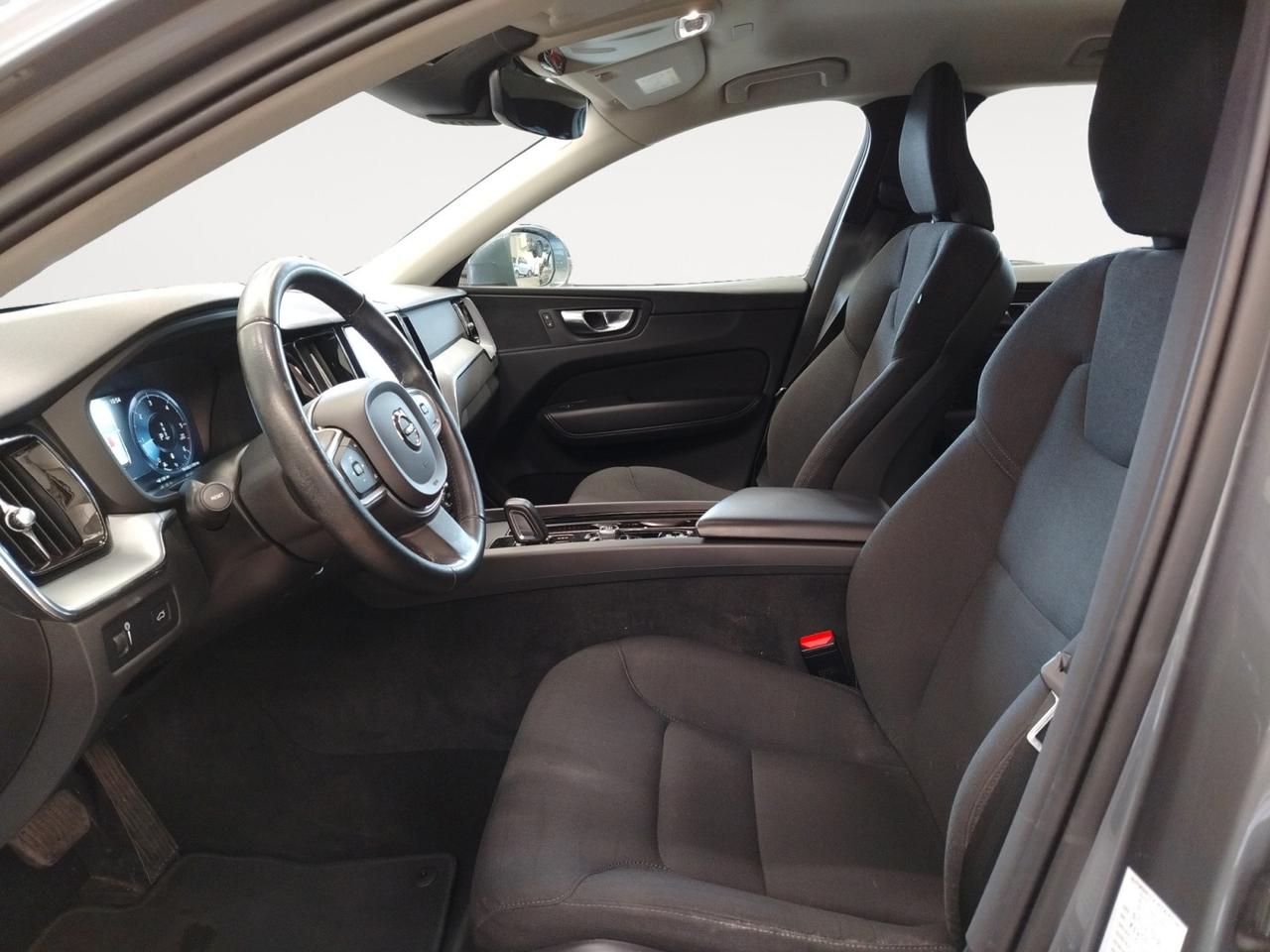Volvo XC60 B4 D AWD MOMENTUM PRO