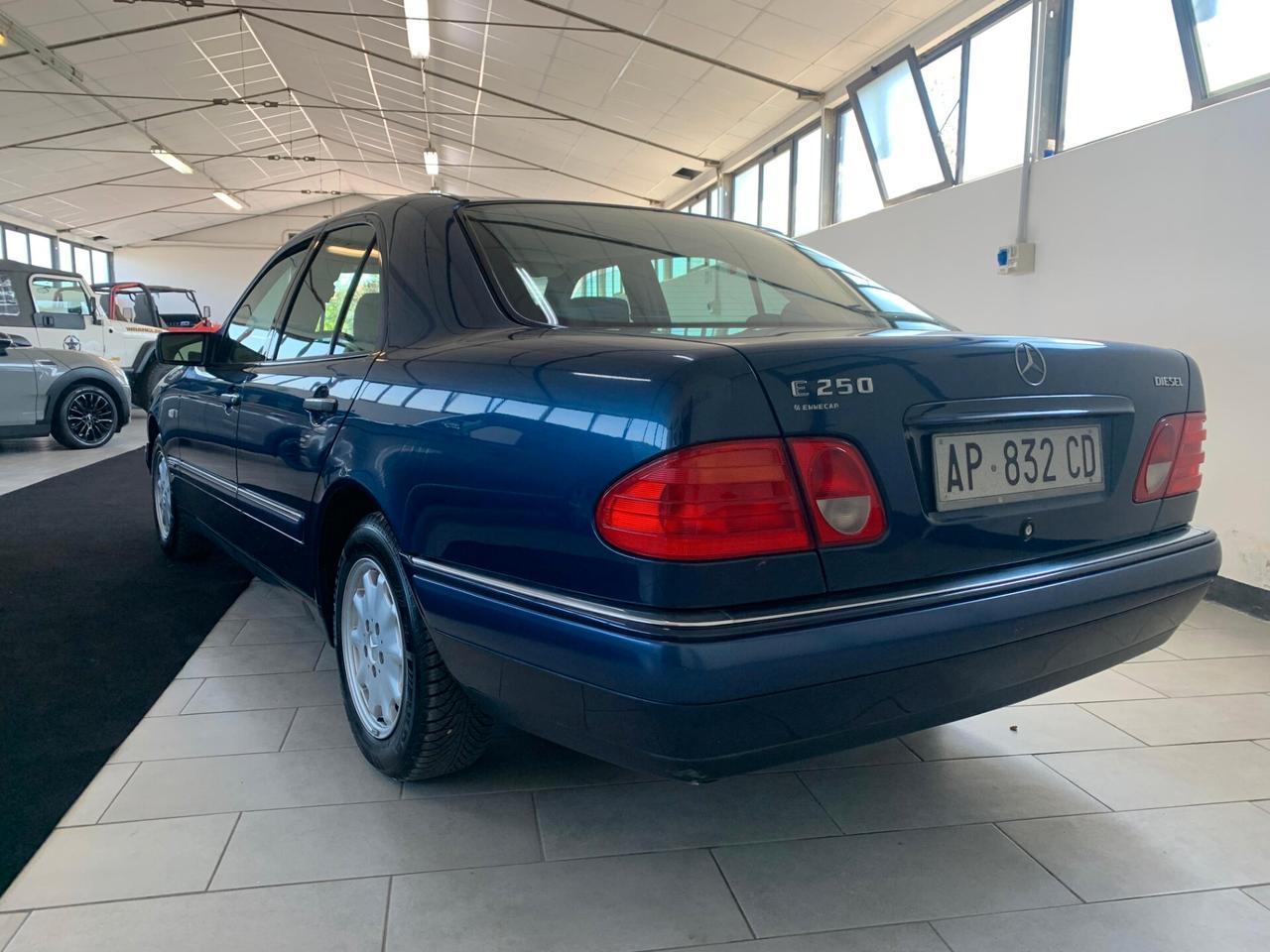 Mercedes-benz E 250 diesel cat Elegance