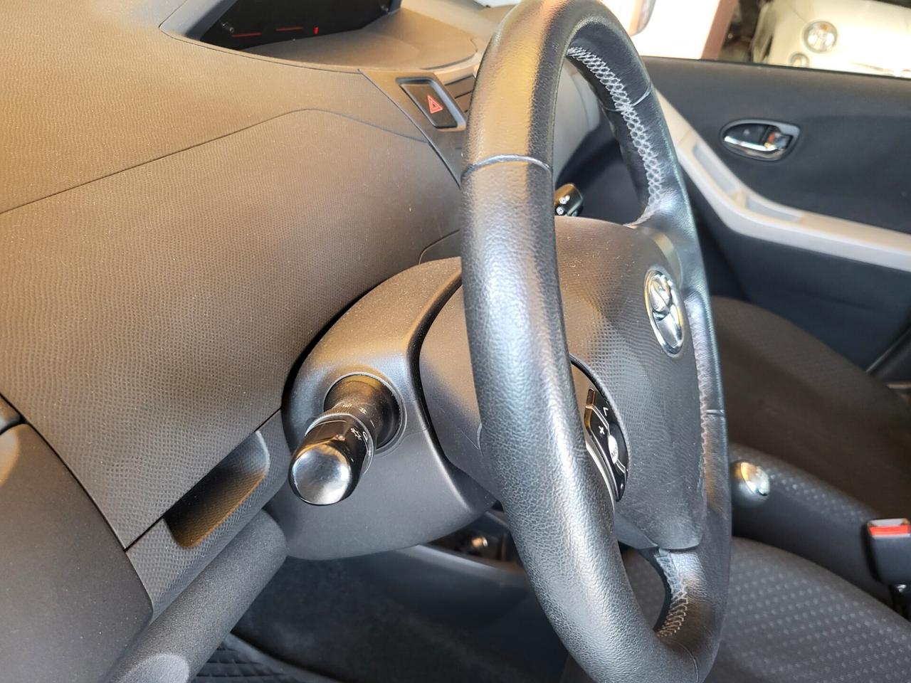 Toyota Yaris 1.0 5 porte