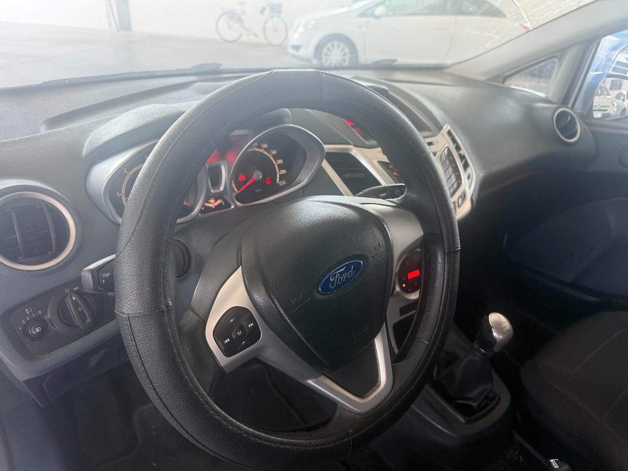 Ford Fiesta 1.4 TDCi 68CV 5 porte Titanium