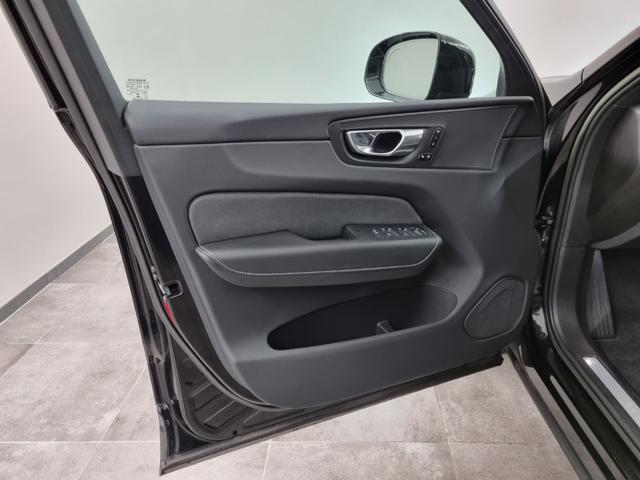 VOLVO XC60 B4 automatico Plus Dark