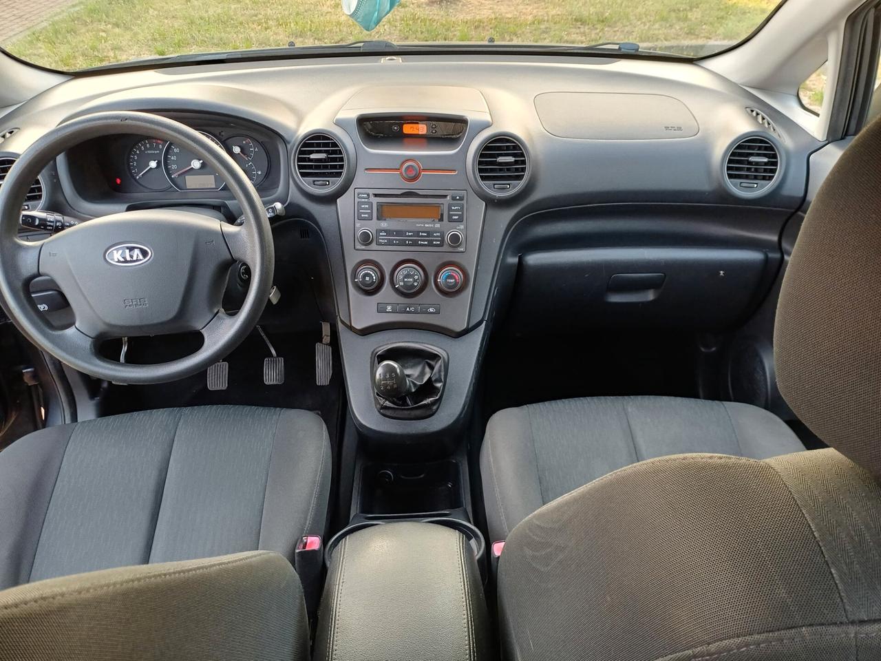 Kia Carens 2.0 CVVT LX Family