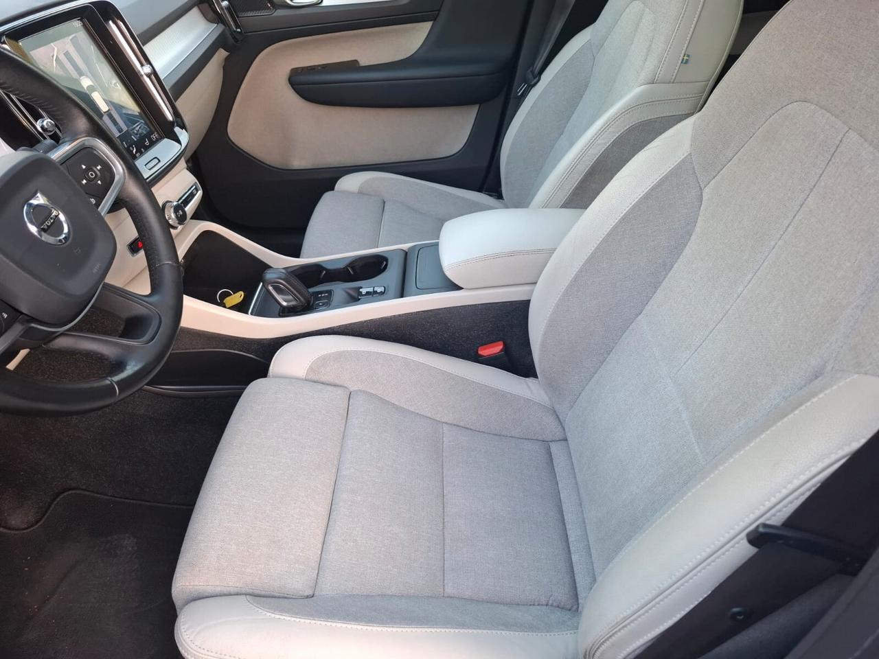 VOLVO XC40 2.0 D3 150 CV MOMENTUN GEARTRONIC