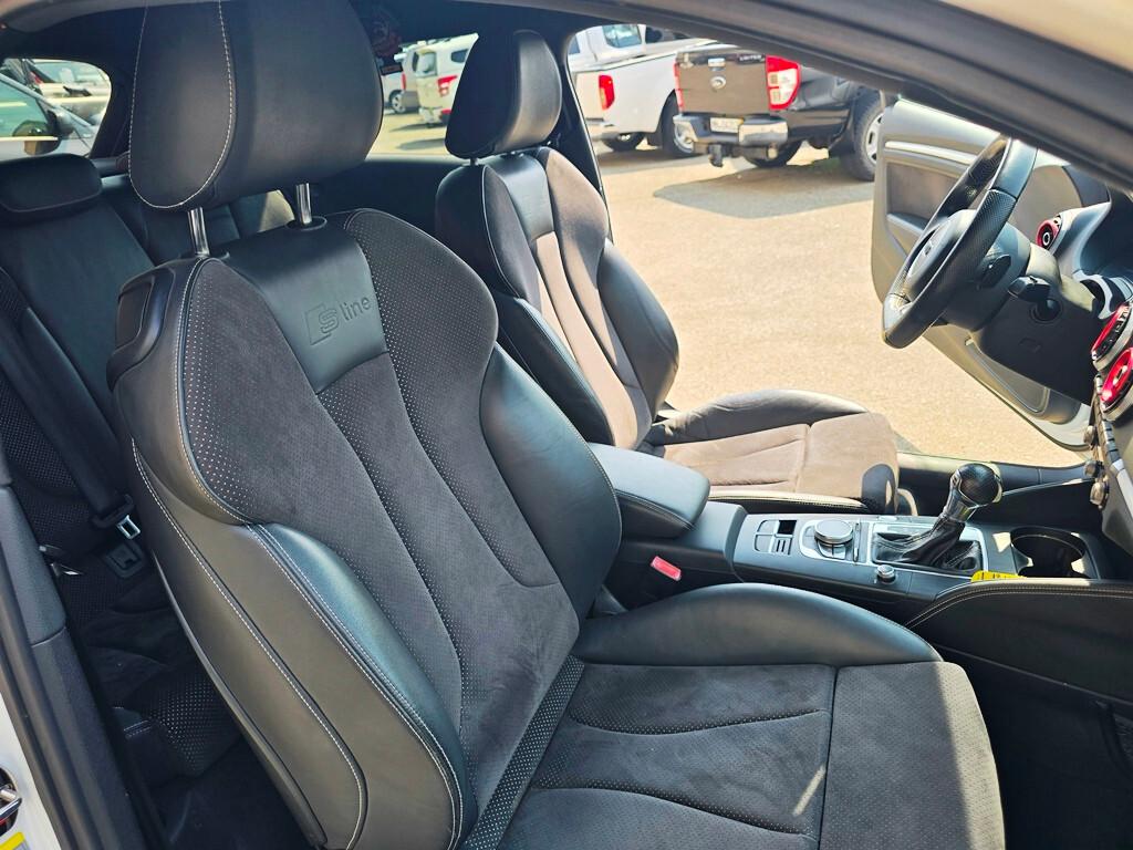 Audi A3 1.8 TFSI 180CV S LINE ESTETICA S3