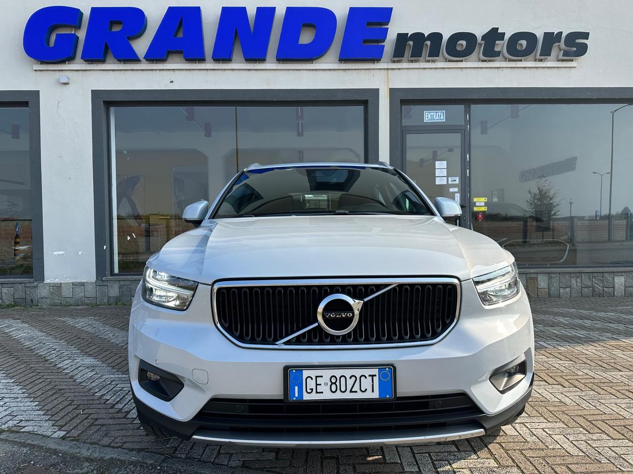 Volvo XC40 T2 Momentum Pro Harman/Kardon