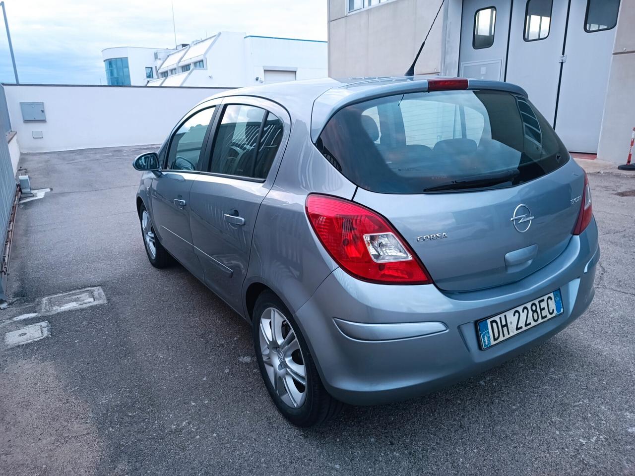 Opel Corsa 1.3 CDTI 75CV idonea NEOPATENTATI