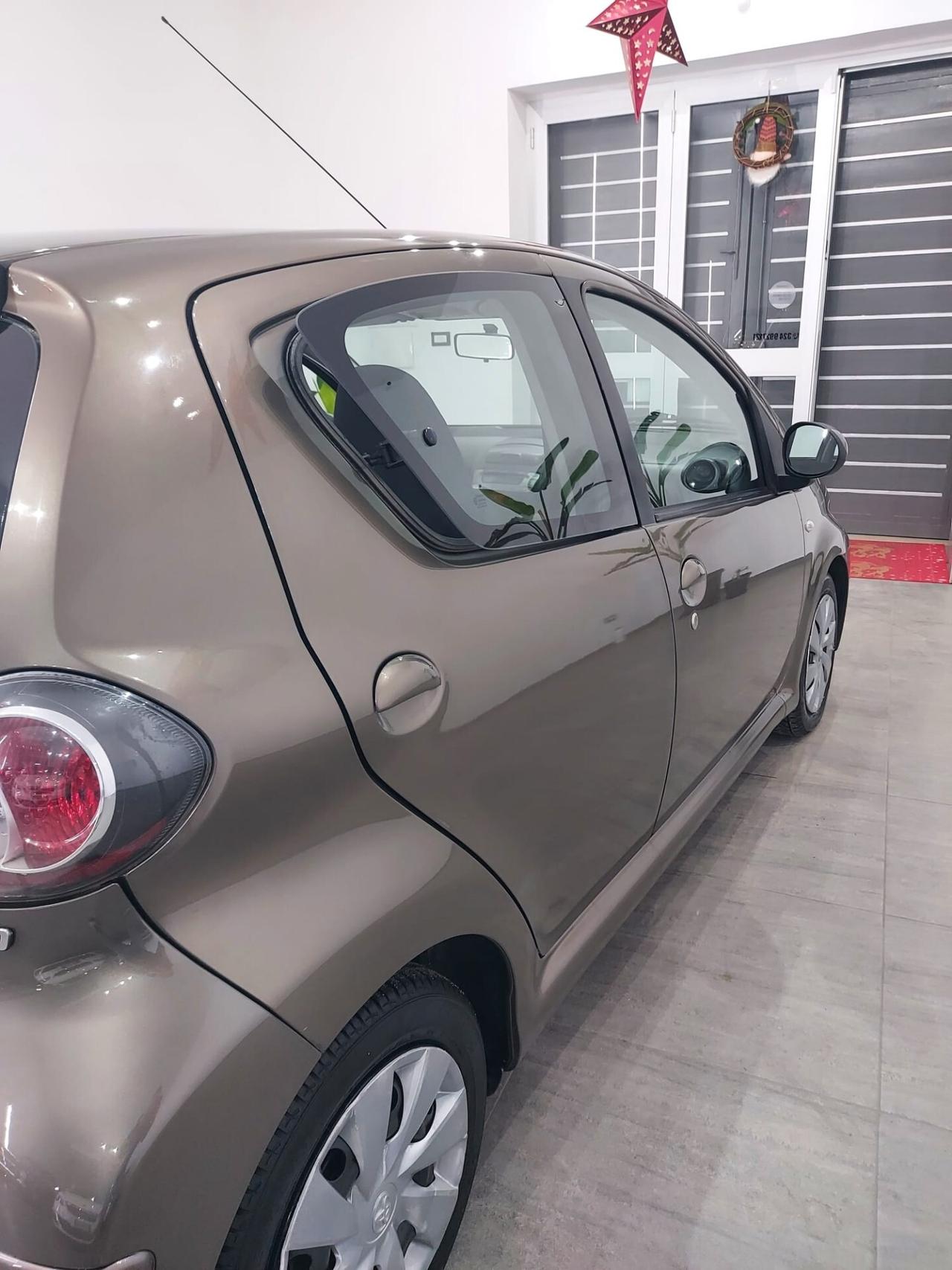 Toyota Aygo 1.0 12V VVT-i 5 porte Cool Soda Connect MMT