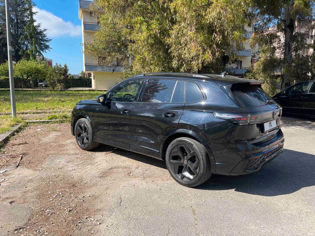 Volkswagen Tiguan 2.0 TDI 150 CV DSG R-Line Black Style Pack Automatica