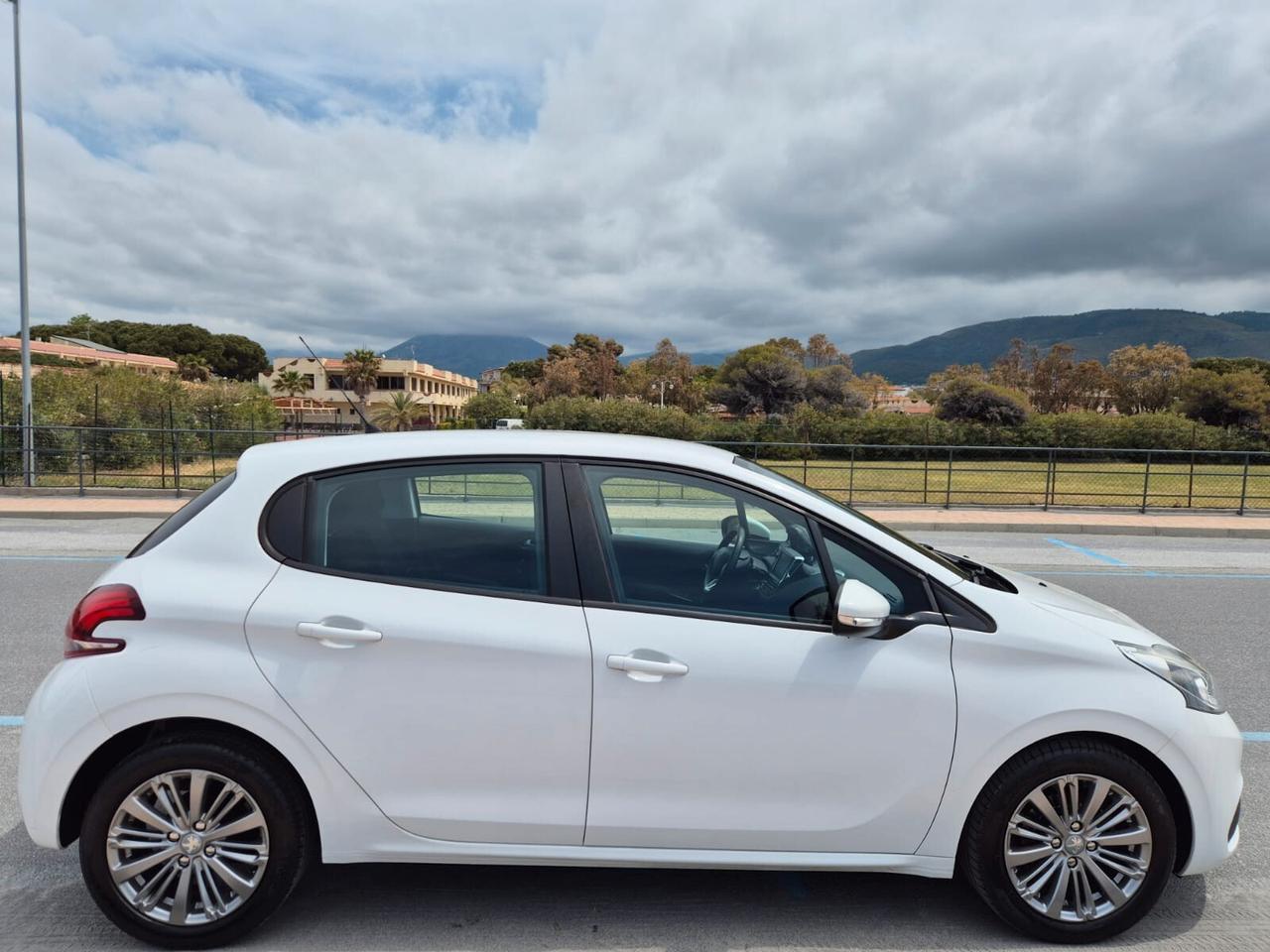 Peugeot 208 PureTech 82 5 porte Allure