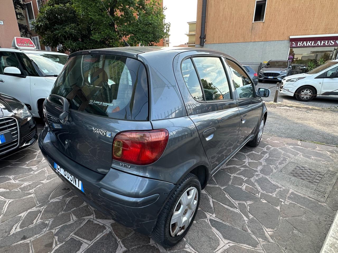 Toyota Yaris 1.0i 16V cat 5 porte Sol