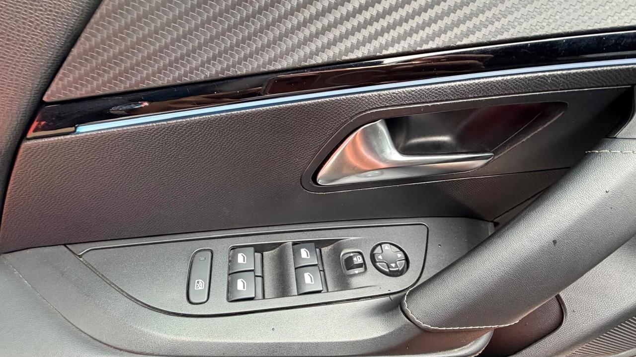Peugeot 2008 PureTech 130 S&S EAT8 Allure