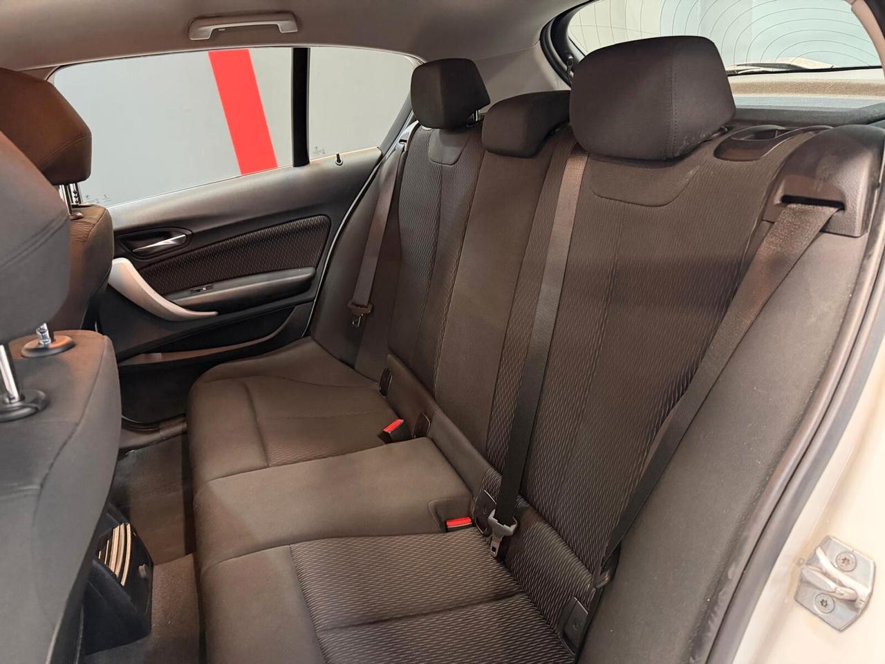 BMW Serie 1 F/20-21 2015 118d Urban 5p auto