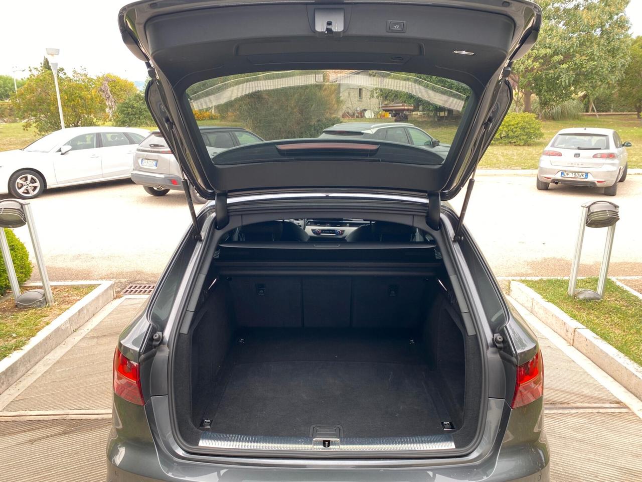 Audi A4 Avant 40 TDI quattro S tronic line edition