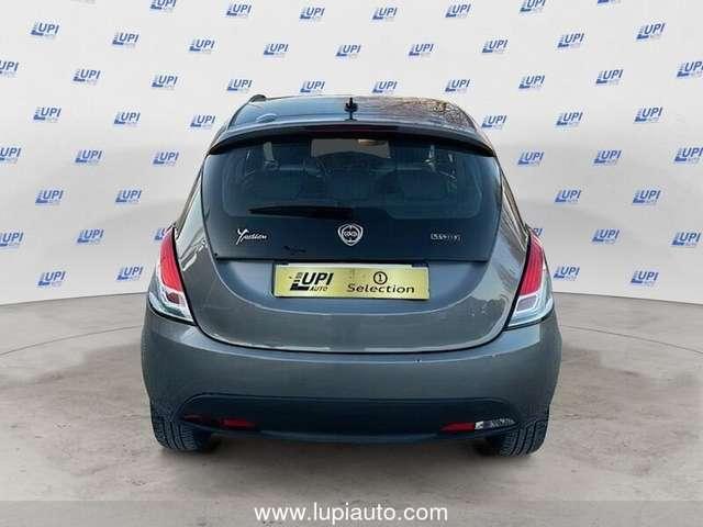 Lancia Ypsilon 1.0 firefly hybrid Silver s&s 70cv