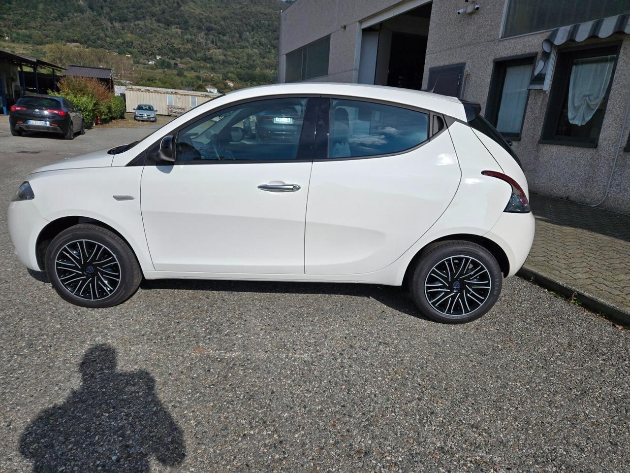 Lancia Ypsilon 1.0 FireFly 5 porte S&S Hybrid