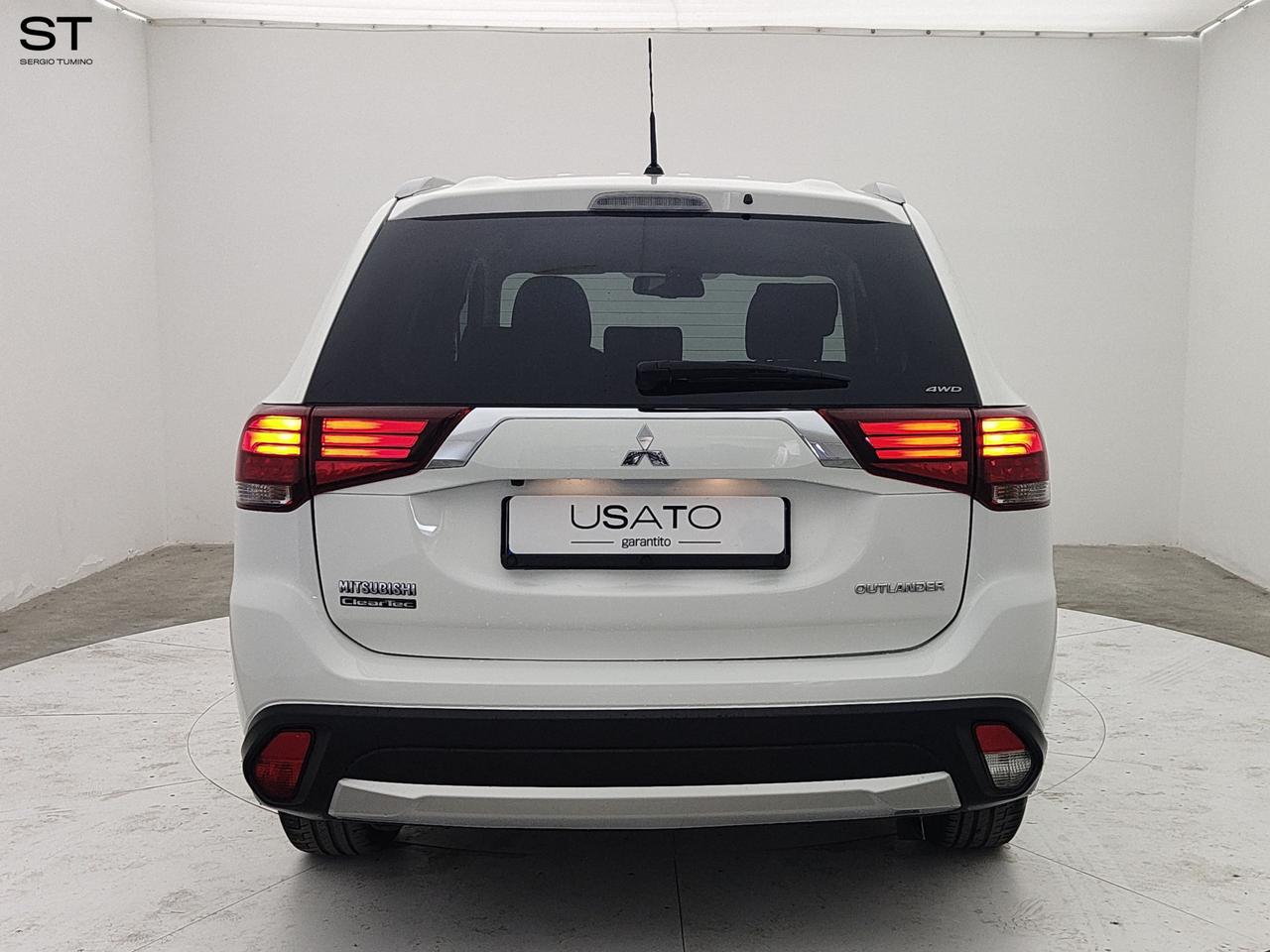 MITSUBISHI Outlander 3ª serie - Outlander 2.2 DI-D 4WD Instyle 7p.