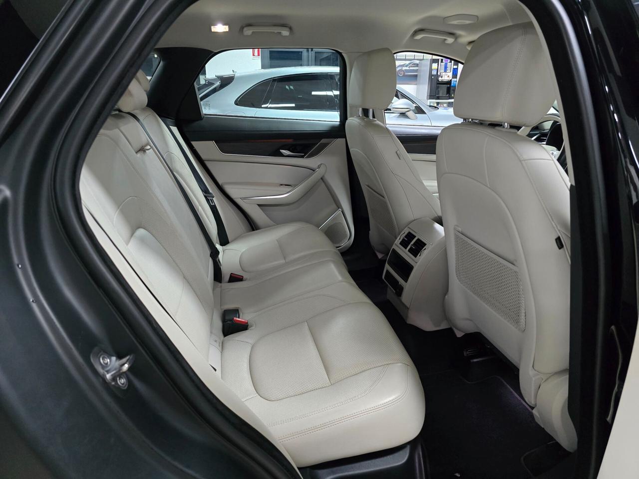 Jaguar F-Pace 2.0 D 204 CV AWD aut. R-Dynamic SE