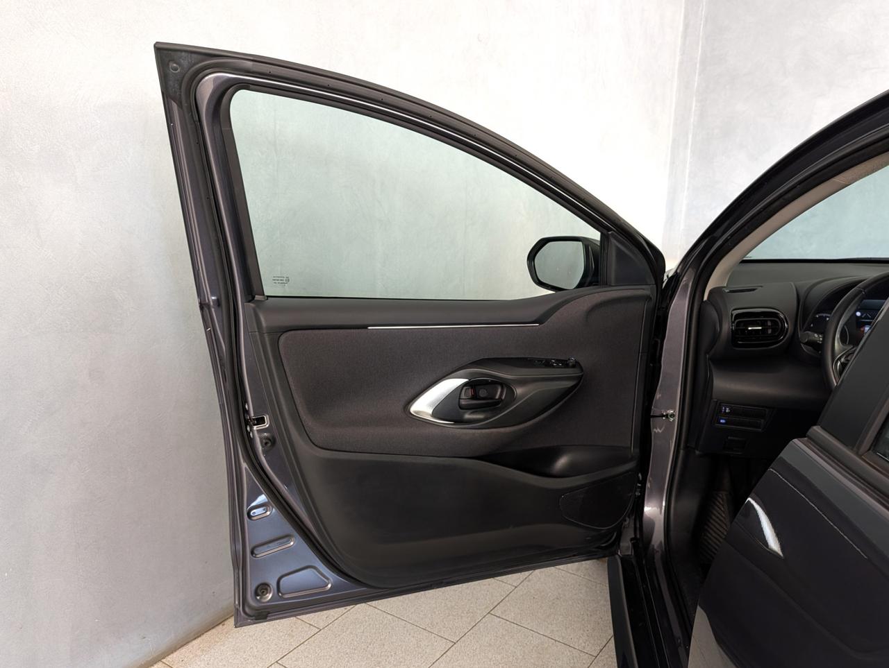 Toyota Yaris 1.5 Hybrid Automatic Business