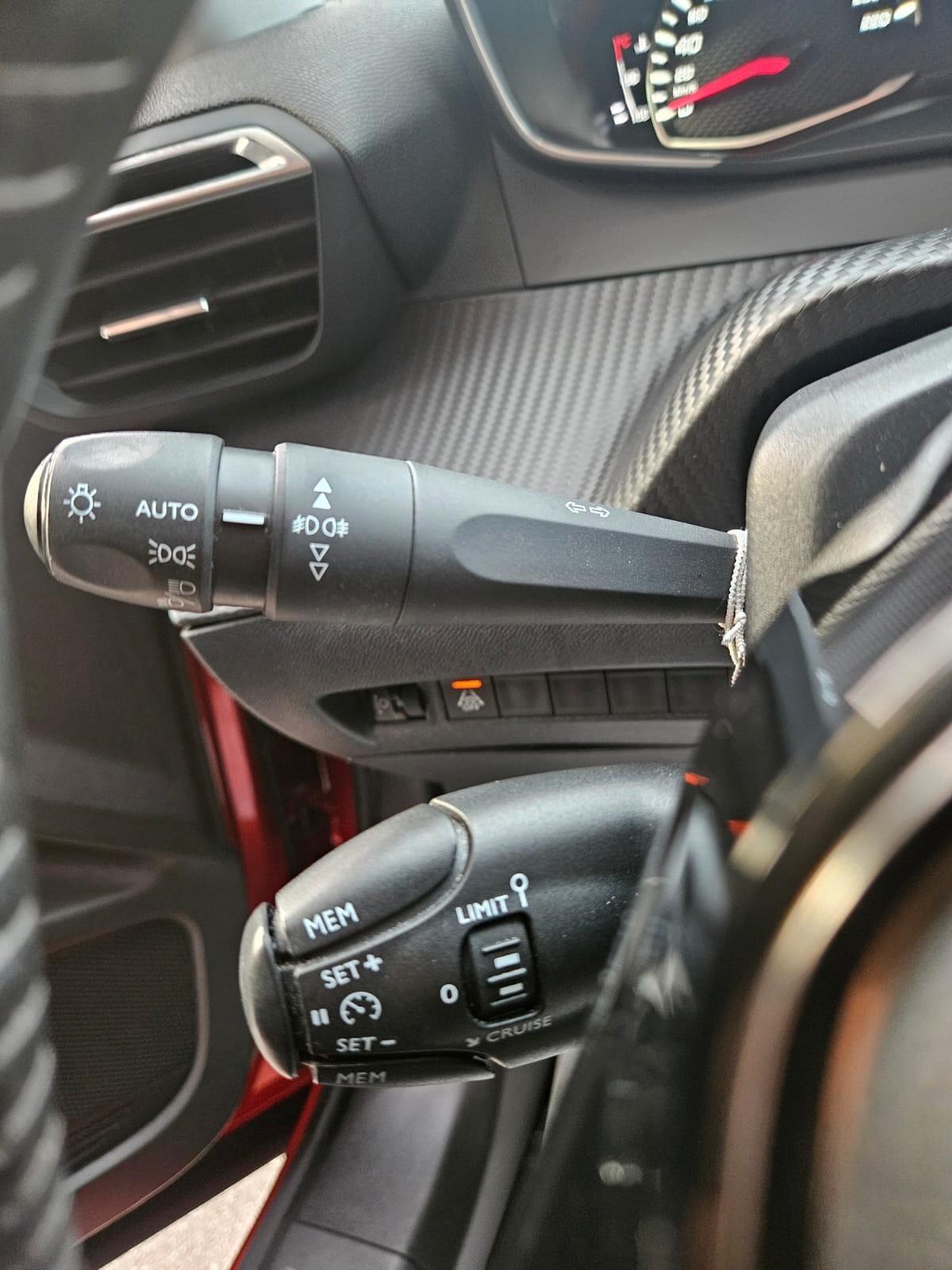 Peugeot 2008 1.2 Benzina MANUALE 2021