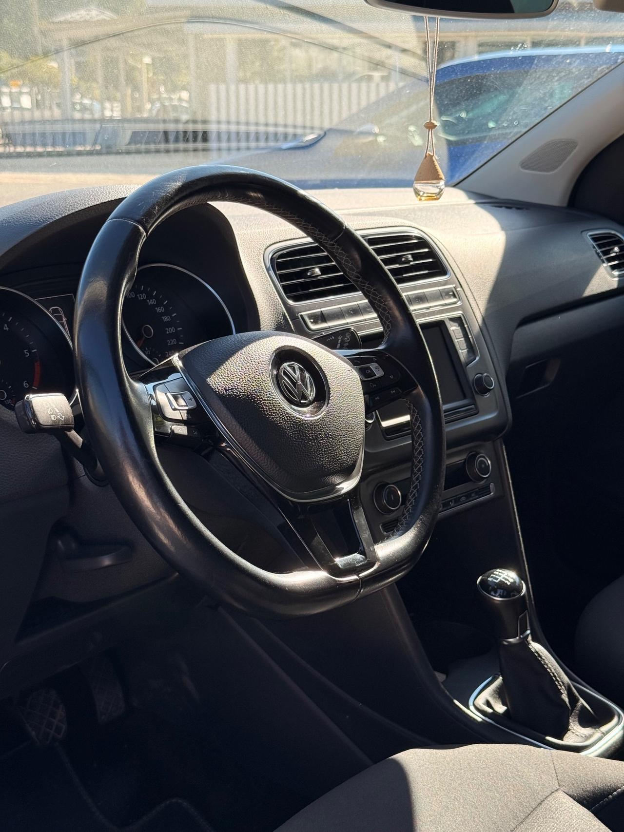 Volkswagen Polo 1.4 TDI 75CV R-Line – 06/2015 – 134.000 km – FULL OPTIONAL