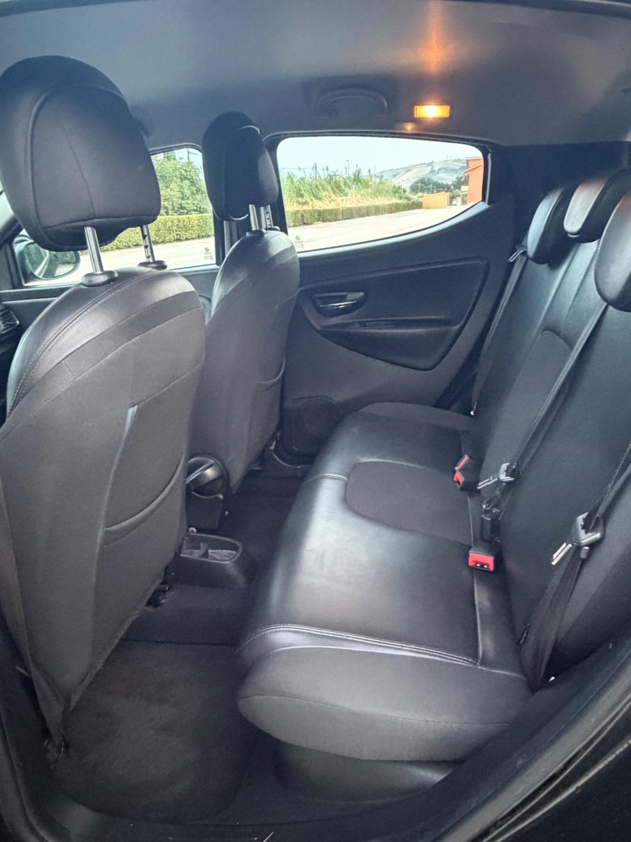 Lancia Ypsilon 1.3 MJT 95 CV 5 porte Platinum