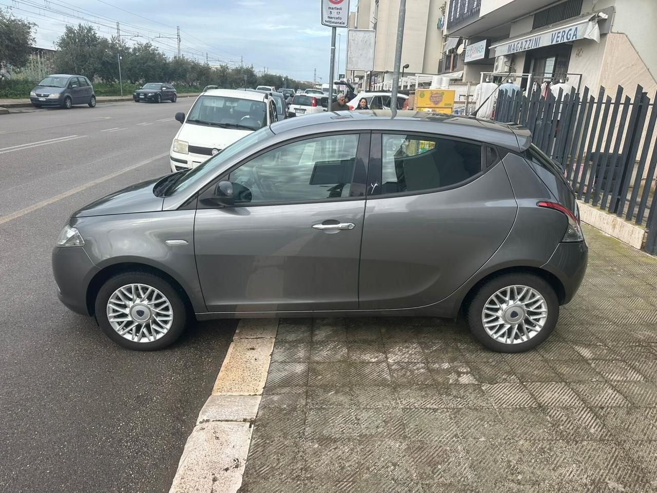 Lancia Ypsilon 1.2 69 CV 5 porte Elle