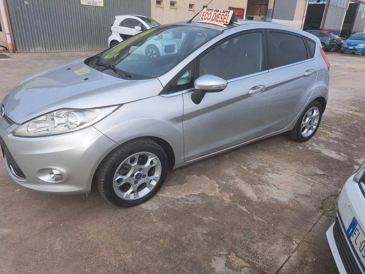 Ford Fiesta 1.4 TDCi 70CV 5 porte Titanium - 2012