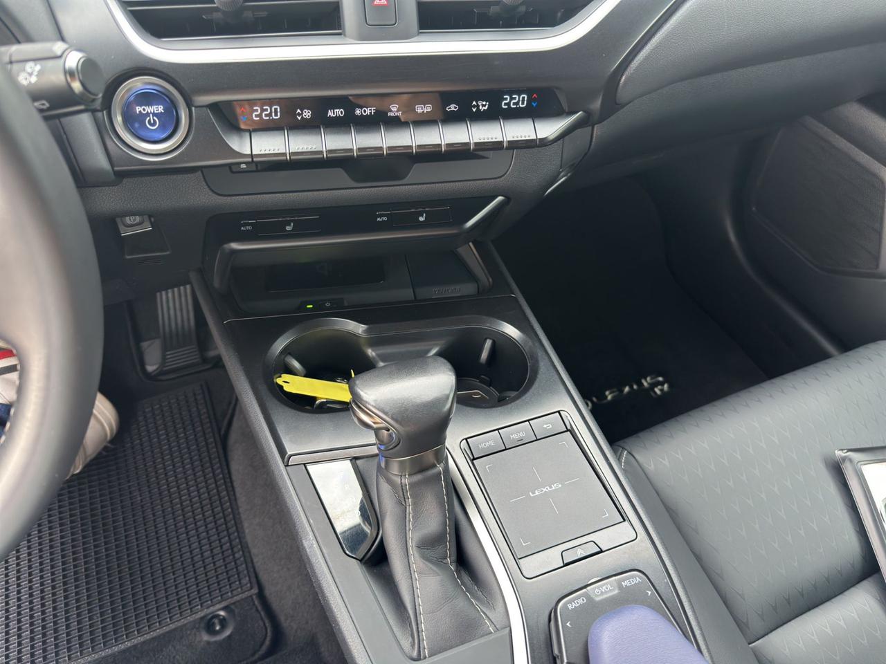 Lexus UX 250h 2.0 Midnight 2wd cvt