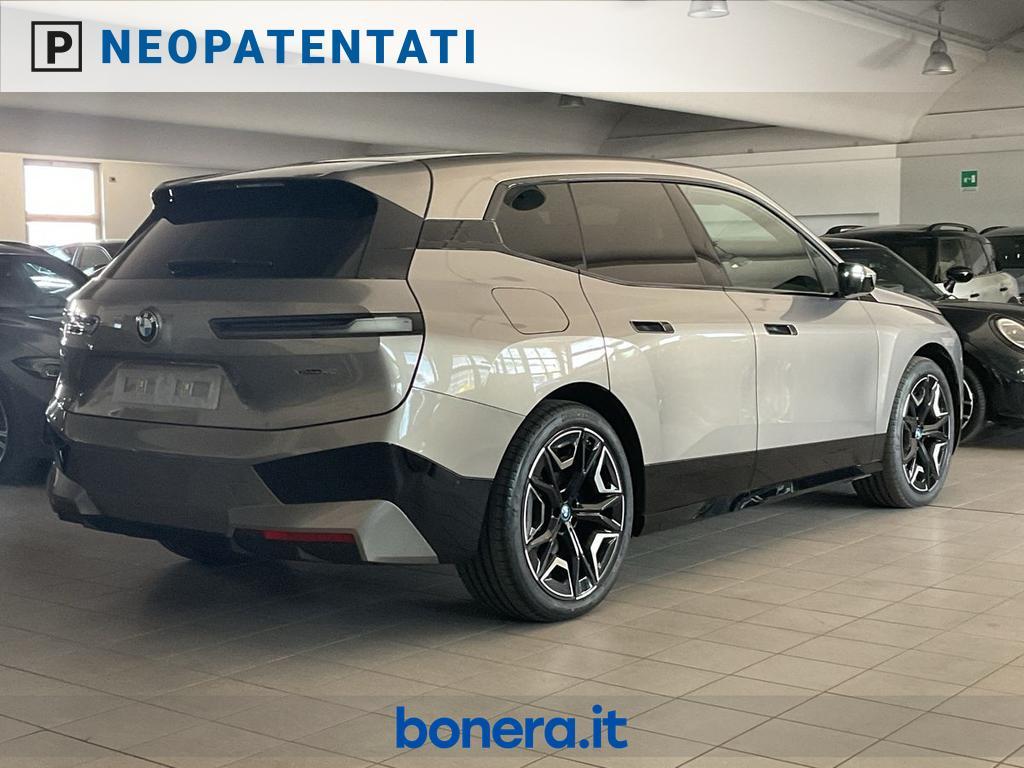 BMW iX 40 pacchetto sportivo xDrive