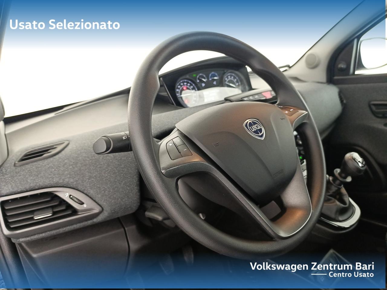 Lancia Ypsilon 1.0 firefly hybrid silver s&s 70cv