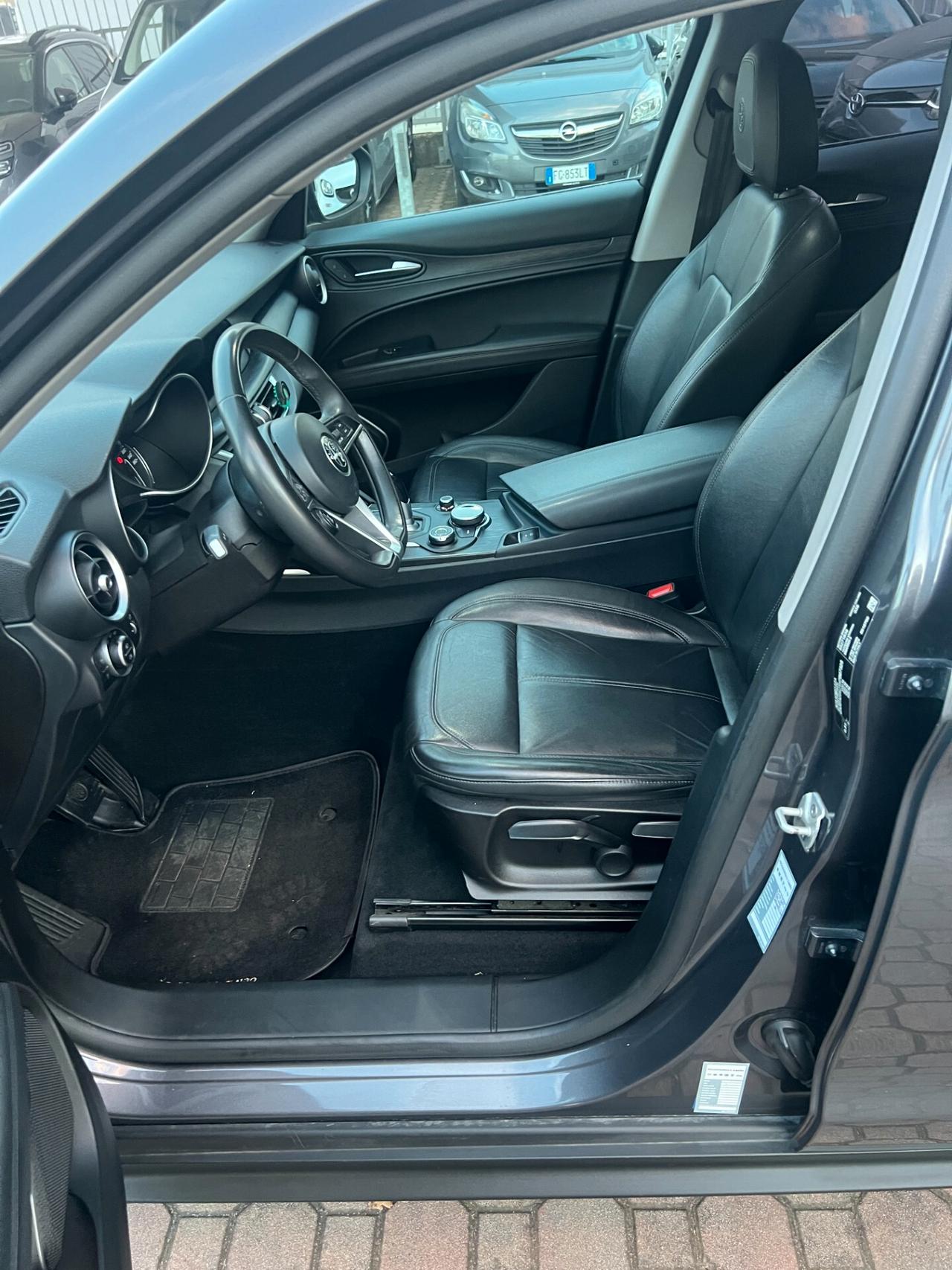 Alfa Romeo Stelvio 2.2 Turbodiesel 210 CV AT8 Q4 Executive