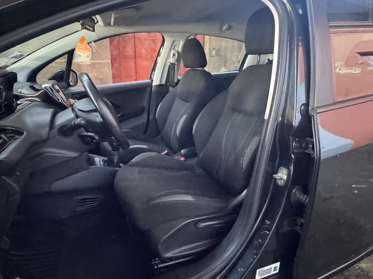 Peugeot 208 1.4 HDi 68 CV 5 porte Allure