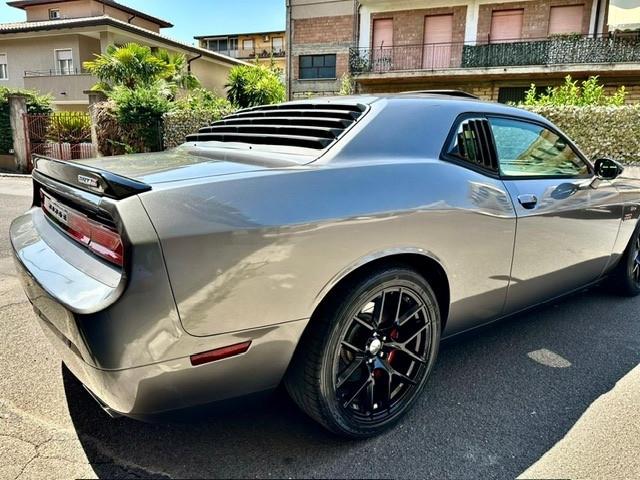Dodge Challenger 6.4 v8 srt