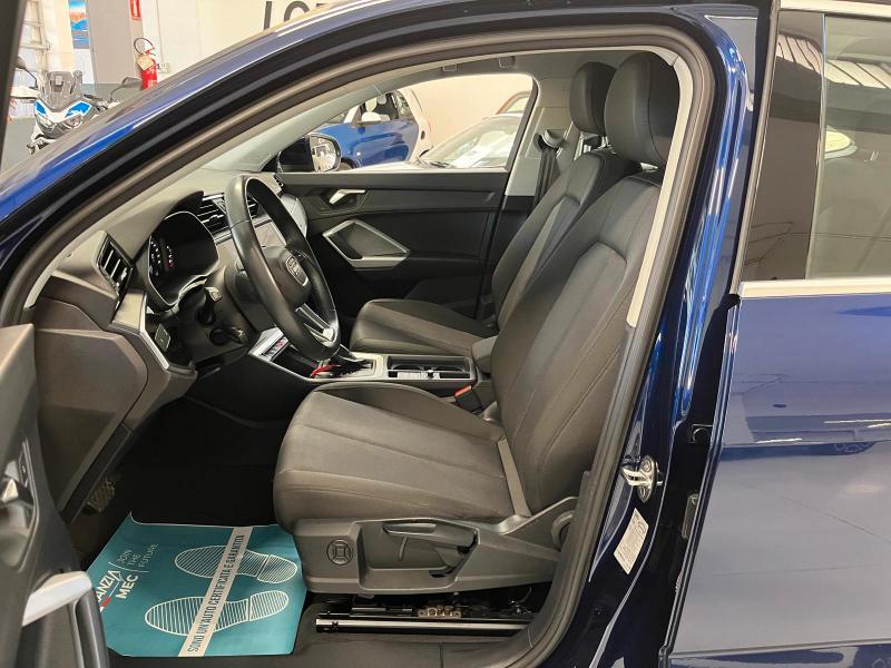 Audi Q3 Sportback 35 2.0 tdi Identity Black s-tronic