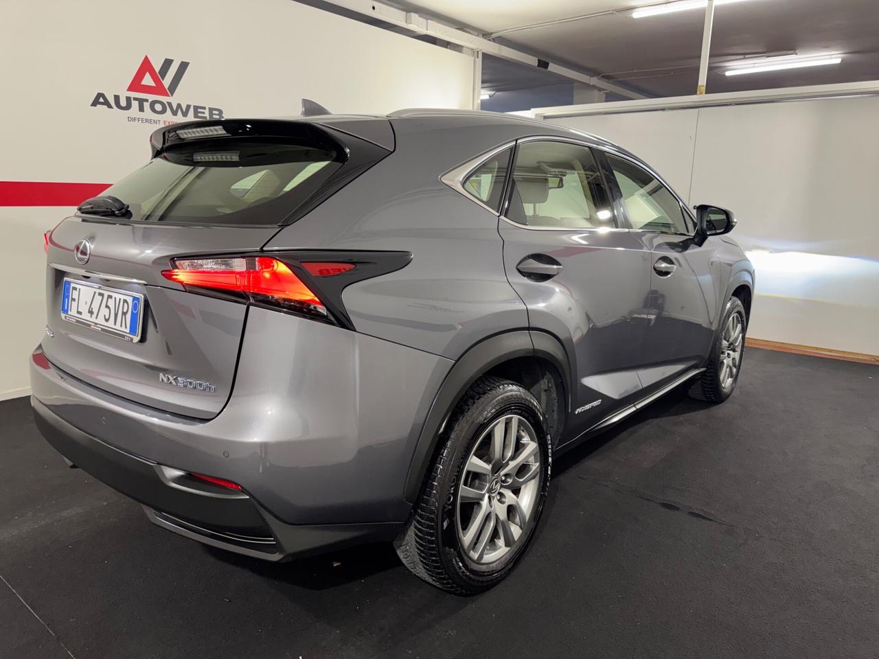 Lexus NX 300h Hybrid 4WD Luxury TAGLIANDI CERTIFICATI LEXUS