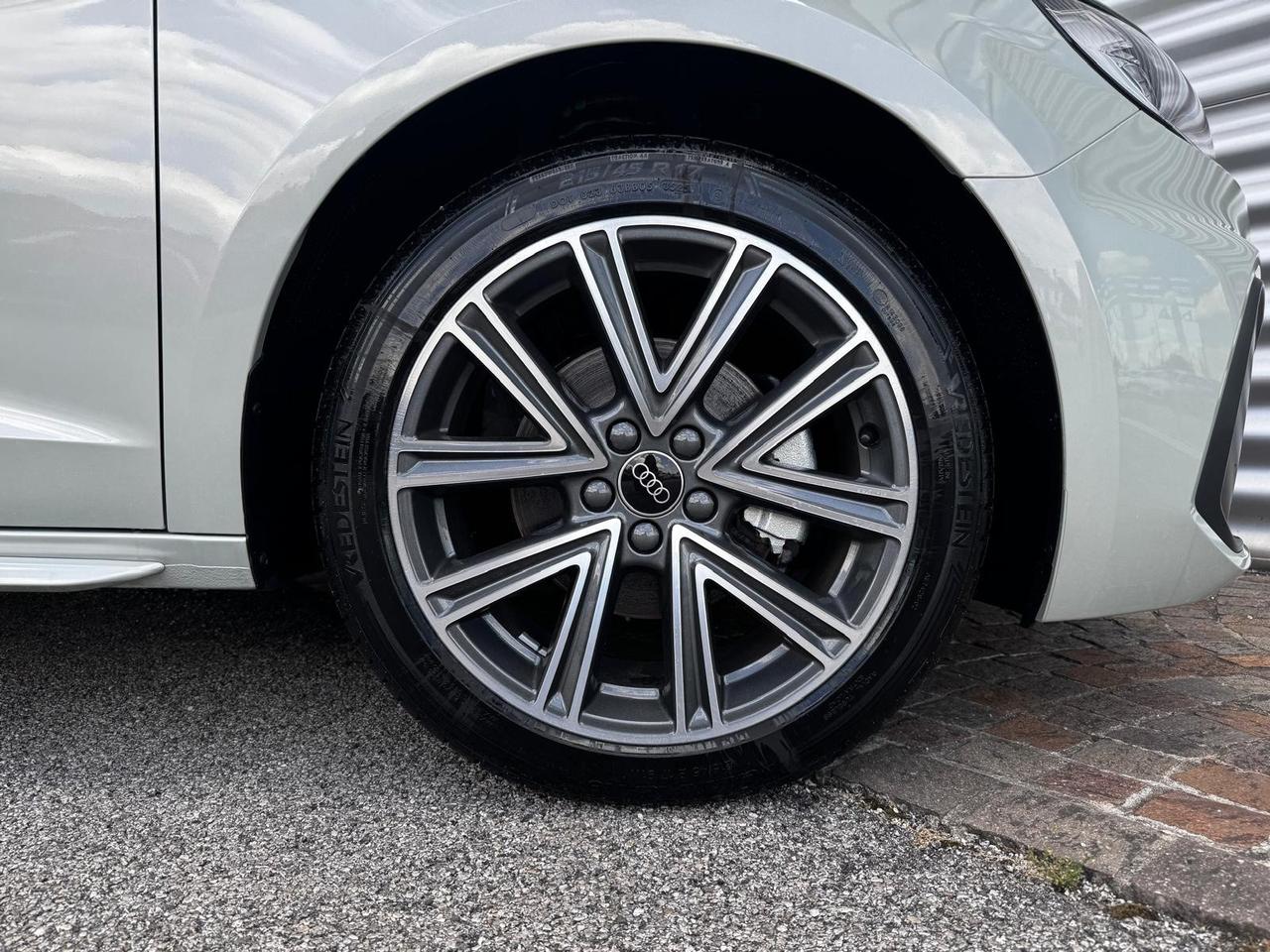 AUDI A1 SPORTBACK 30 TFSI S-TRONIC S LINE EDITION