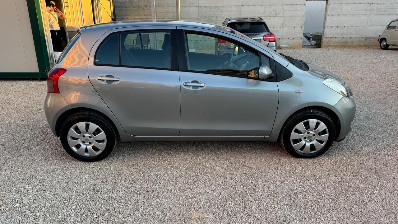 Toyota Yaris 1.0 5 porte Sol
