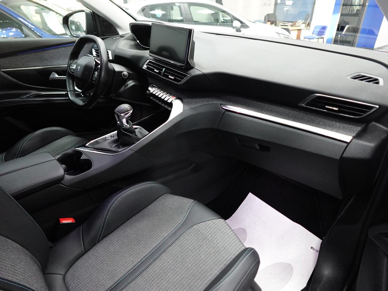 Peugeot 3008 II 1.5 BlueHDI 130 CV ALLURE