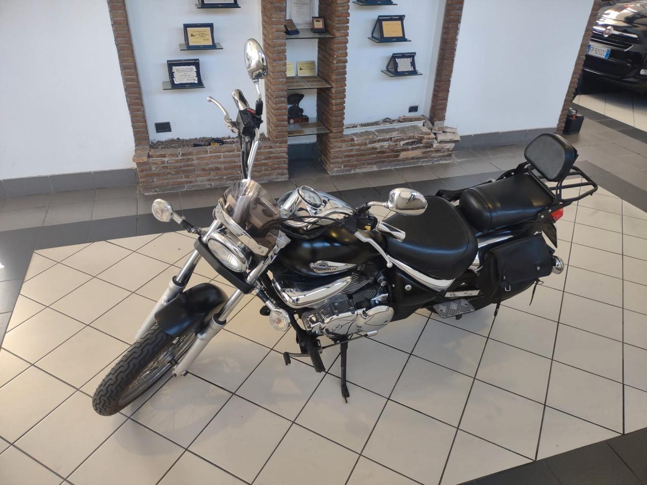 Suzuki VL 250 Intruder de luxe ISCRIVIBILE ASI