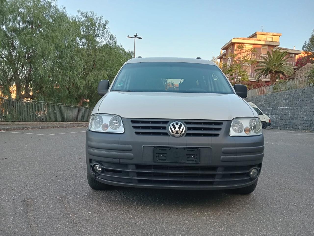 Volkswagen Caddy Pianale ribassato con rampa disabili in carrozzina