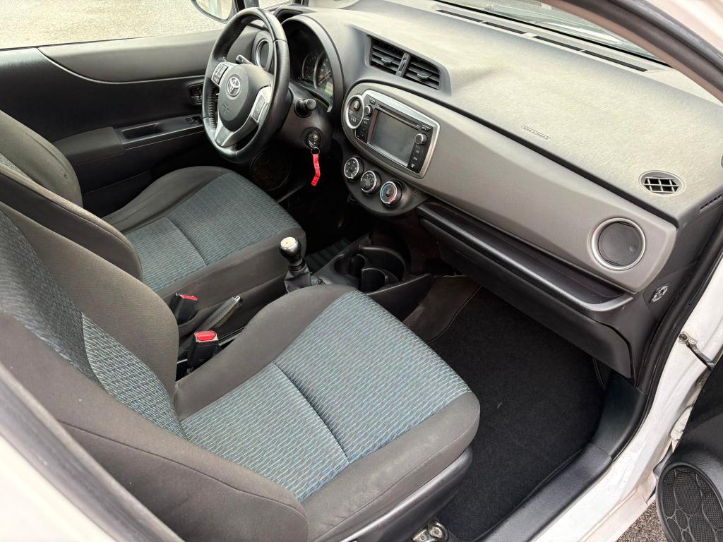 Toyota Yaris 5 Porte 1.0 BENZ 69 CV Lounge ADATTA NEOPATENTATI