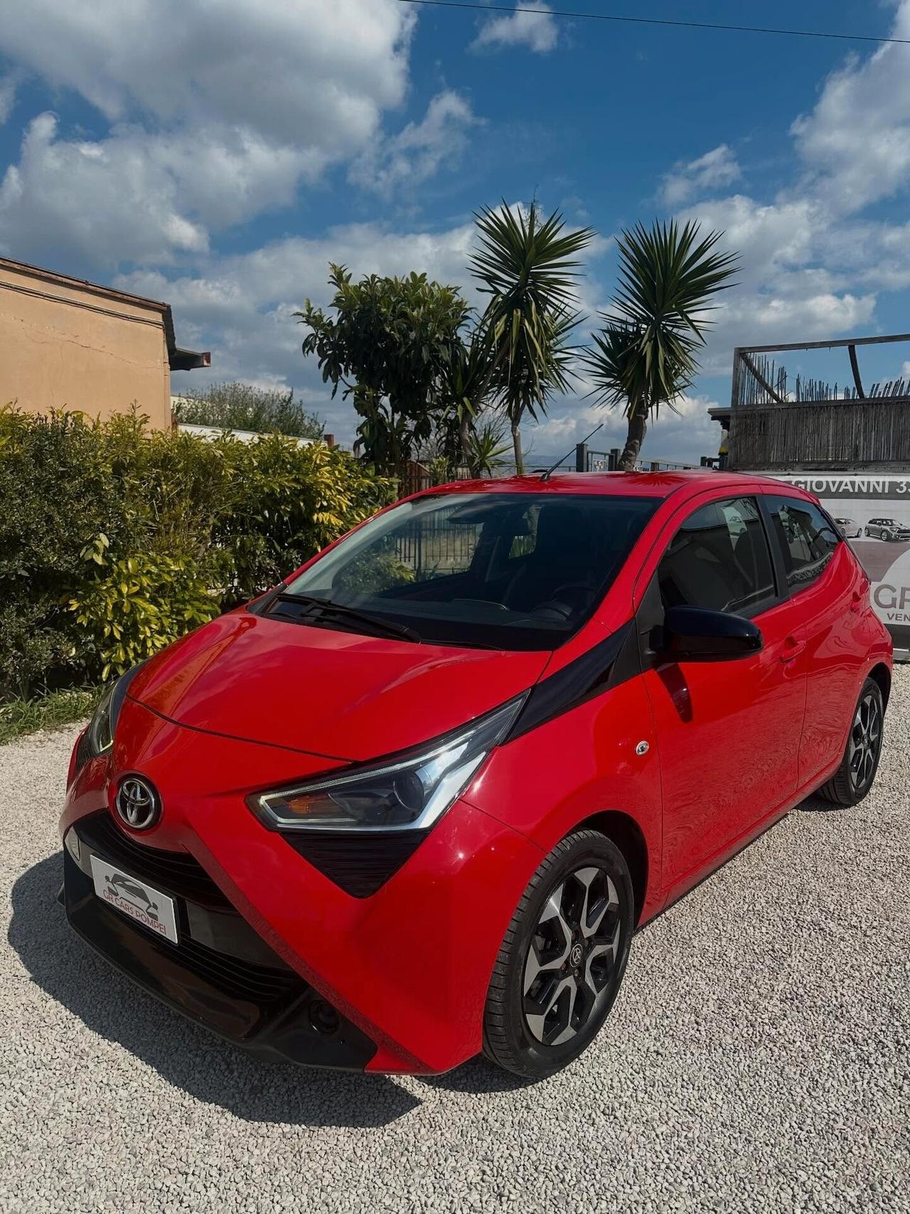 Toyota Aygo Connect 1.0 VVT-i 72 CV 5 porte x-clusiv