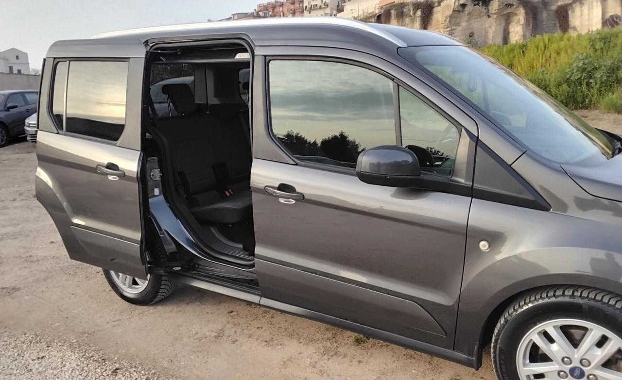 Ford Tourneo Connect 1.5 TDCi 120 CV Powershift Titanium