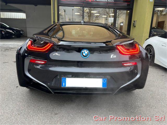 BMW i8 ibrida benzina /elettrica accessoriatissima