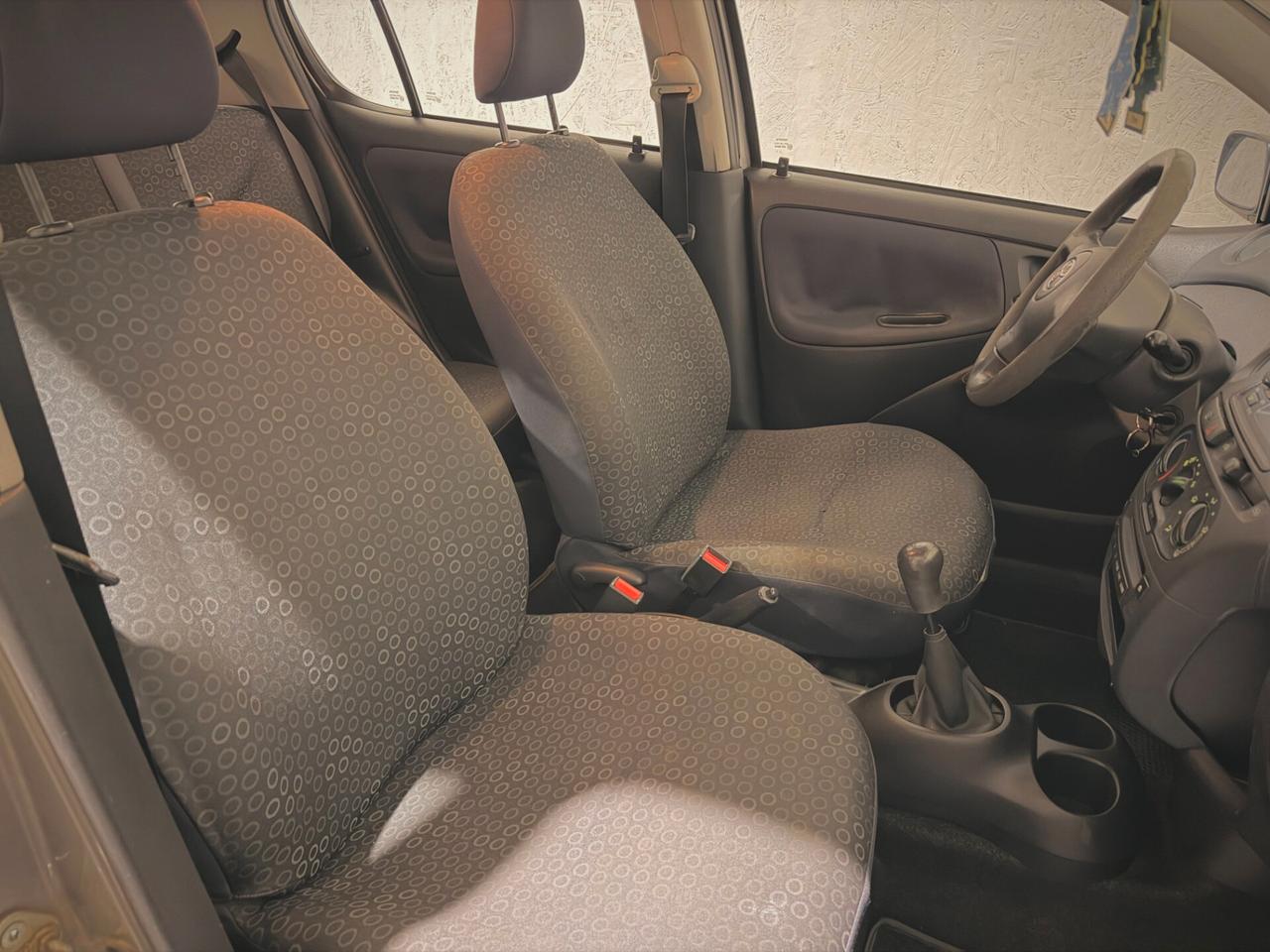 Toyota Yaris 1.0i 5 PORTE - UNICOPROPRIETARIO