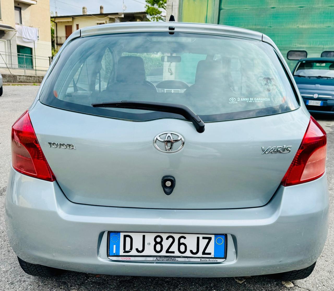 Toyota Yaris 1.0 3 porte Sol 100 mila km OK NEOPATENTATI